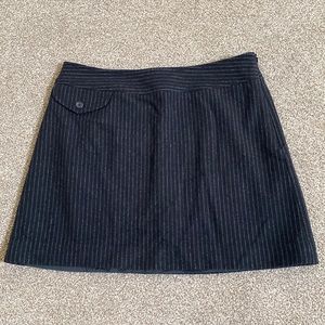 BANANA REPUBLIC Women’s Black Pinstripes Mini Skirt Size 6P EUC